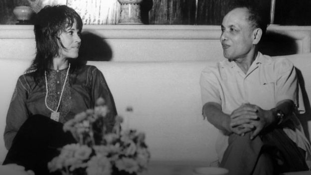 Jane Fonda và Phó Thủ tướng Bắc Việt Nam, Nguyễn Duy Trinh trong chuyến thăm nổi tiếng 