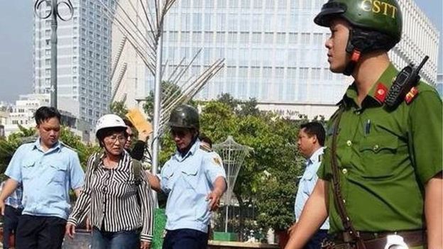 Nghệ sĩ Kim Chi bị đưa ra khỏi nơi tưởng niệm ở TP. Hồ Chí Minh sáng 17-2-2017 
