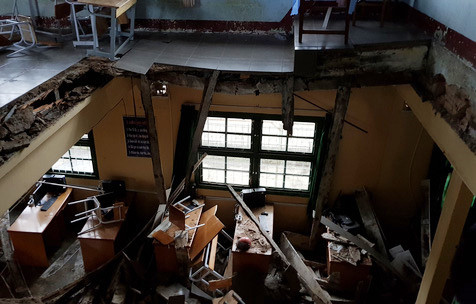 TruongDongDaDalat-Sàn rộng khoảng 16 m2 bị sập khiến 11 học sinh bị thương. Ảnh Minh Quý.