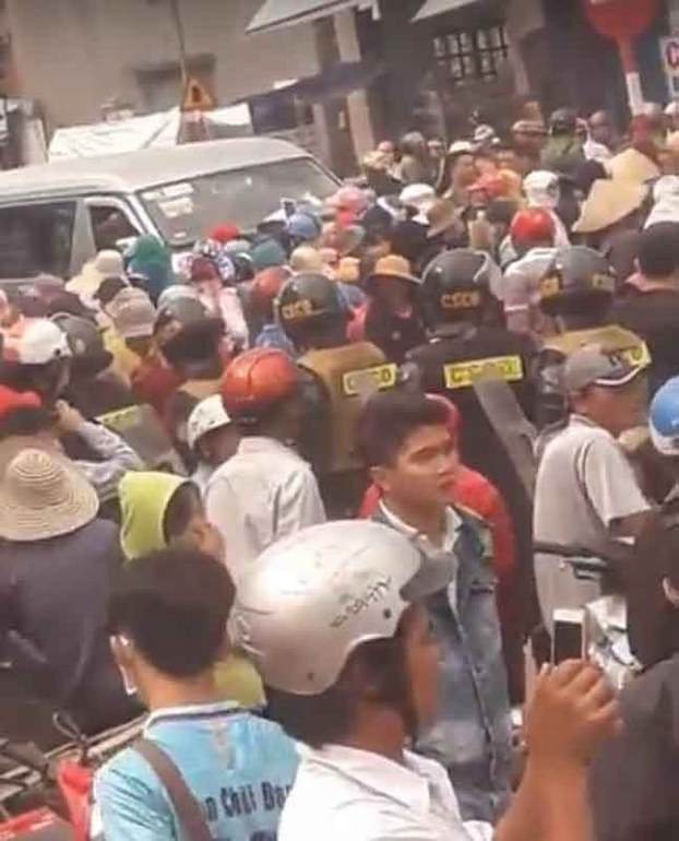 Hằng trăm người dân xã Mỹ An, huyện Phù Mỹ, tỉnh Bình Định vào sáng ngày 16 tháng 3, 2018 lại kéo nhau lên chặn đoạn Quố