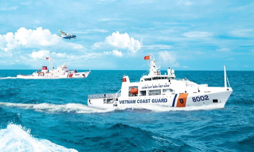 Tàu Cảnh Sát biển Việt Nam tại bãi Tư Chính - nguồn internet.