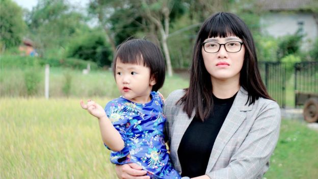 Blogger Huỳnh Thục Vy và con gái 25 tháng tuổi 