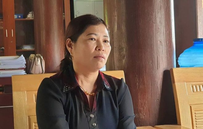 Bà Nguyễn Thị Liên, bí thư đảng ủy thị trấn Lang Chánh, xác nhận những vi phạm của ông Hà với báo chí. (Hình Pháp Luật T