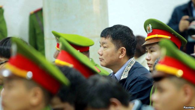Cựu ủy viên Bộ Chính trị 'ngã ngựa' Đinh La Thăng tại tòa.