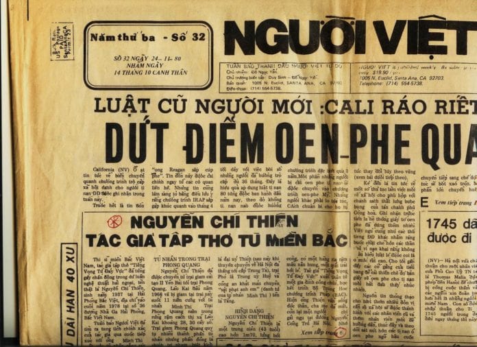 Phóng ảnh phần đầu tuần báo Người Việt số 32 phát hành ngày 24-11-1980 – Chú ý- dấu Việt được đánh bằng tay