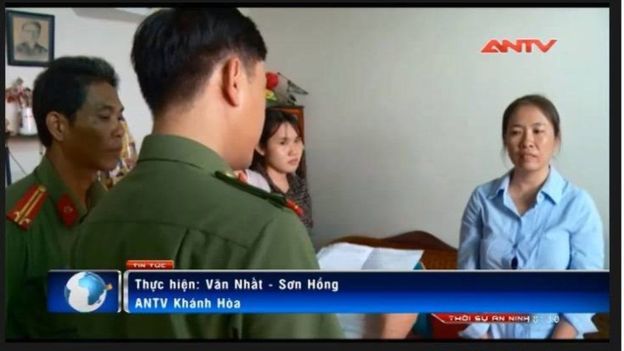 Blogger Mẹ Nấm tại cơ quan công an (Hình trên Truyền hình An ninh) 