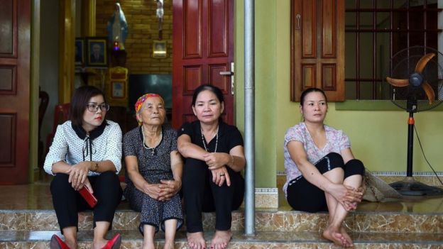 Một gia đình ở Nghệ An lo lắng con cháu họ đi trên chuyến xe định mệnh đó 