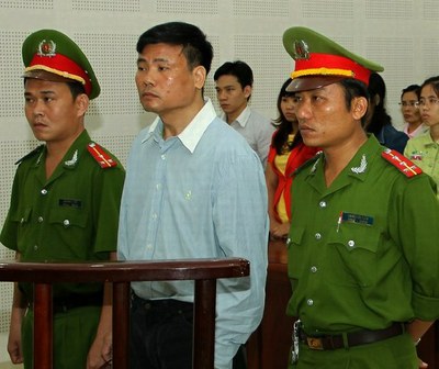 Blogger Trương Duy Nhất ra tòa, tháng 3-2014 tại Việt Nam. AFP 