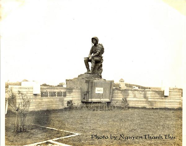 tượng Thương Tiếc của điêu khắc gia Nguyễn Thanh Thu
