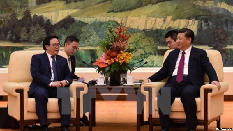 Tổng Bí thư Đảng Cộng sản Trung Quốc Tập Cận Bình (phải) tiếp ông Hoàng Bình Quân, đặc phái viên của TBT Nguyễn Phú Trọn
