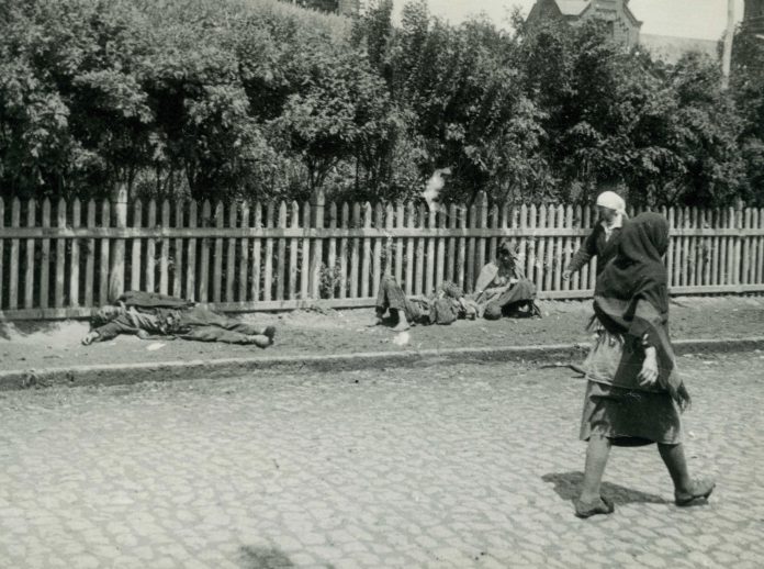 Người chết đói khắp nơi ở Ukraine trong thập niên 1930s. Ảnh Wikipedia 
