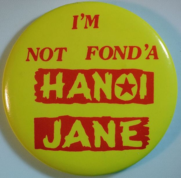 Những người chống Jane Fonda tạo huy hiệu riêng lên án bà 