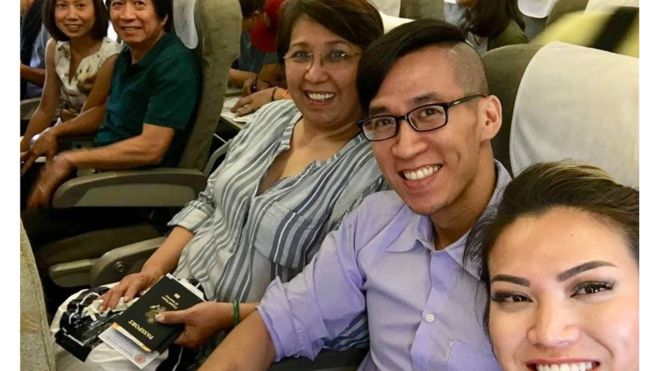 Will Nguyễn và gia đình trong chuyến bay rời Sài Gòn sau phiên xử hôm 20-7-2018 