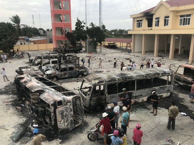 dackhu99-Đồn cảnh sát phòng cháy chữa cháy thị trấn Phan Rí Cửa bị đốt cháy sau cuộc biểu tình ngày 11-6-2018.