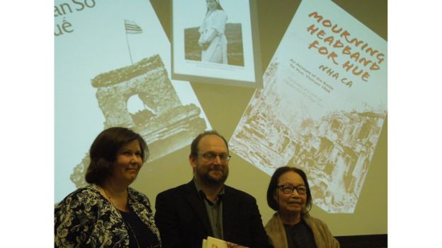 Mourning Headband for Hue, bản tiếng Anh của Cuốn Giải Khăn Sô Cho Huế do dịch giả Olga Dror (bìa trái) chuyển ngữ, ra m