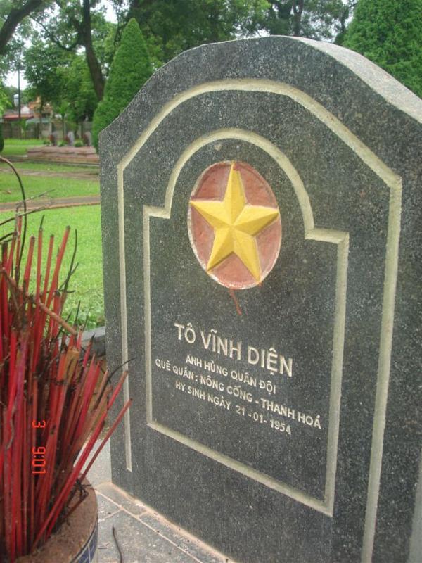 'Mộ gió' của Tô Vĩnh Diện ở Điện Biên Phủ. (Hình Wikipedia)