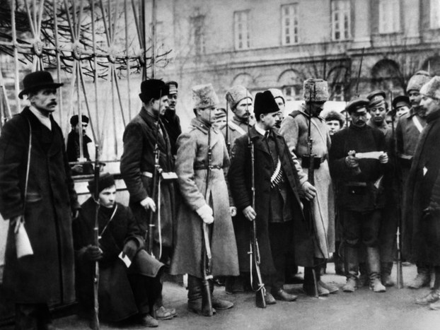 Những người Bolshevik có vũ trang trong Cách mạng tháng 10 Nga. Ảnh chụp tháng 11 năm 1917.