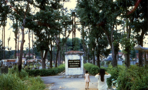 Nghĩa trang Mạc Đĩnh Chi xưa, nay là công viên Lê Văn Tám,