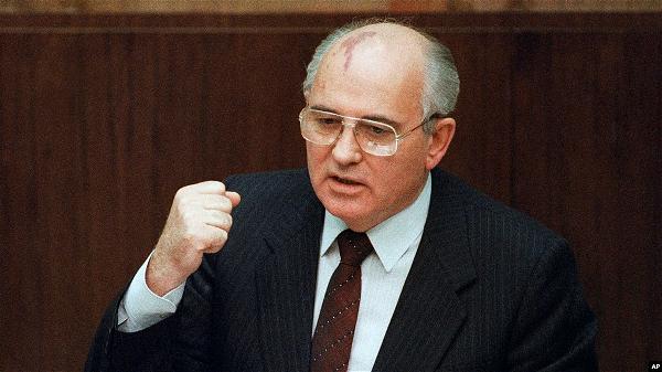 Mikhail Gorbachev là lãnh tụ thứ tám cầm đầu Liên Xô, thực tâm chỉ tìm cách cứu vãn đảng Cộng sản. Những cải tổ của ông 