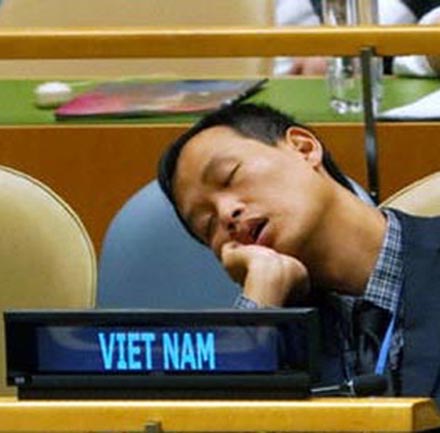 Tham tán Nguyễn Nam Dương của VN tại LHQ ngủ gật ngày 25-9-18