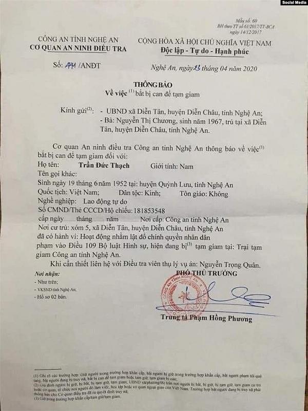 Thông báo của công an gửi cho gia đình về việc bắt ông Trần Đức Thạch. Photo Facebook Nguyen Van Dai