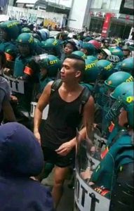 Will Nguyễn gia nhập đoàn biểu tình khi đi tập gym về