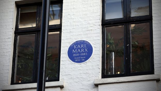 Căn nhà số 28 Dean Street, khu Soho, London có tấm biển nhỏ về Karl Marx. Đây cũng là nơi Helene Demuth sinh ra con trai