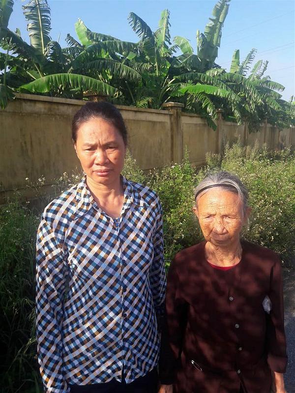 Bùi Thị Rề (vợ Nguyễn Văn Túc) và mẹ 
