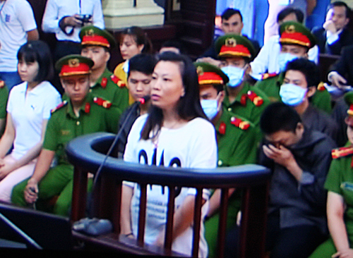 Các bị cáo tại tòa trong vụ phá hoại phi trường Tân Sơn Nhất